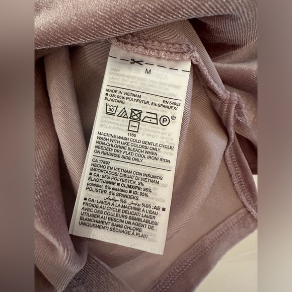 🛍️ $5 SALE Old Navy Velvet Crew Neck, EUC, size medium. - Picture 6 of 6